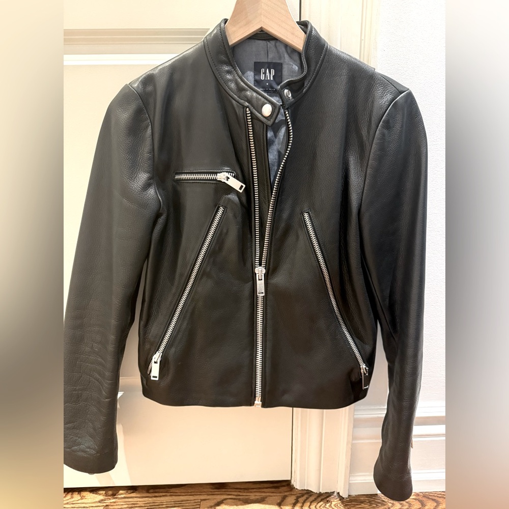 Stunning GAP Women's Black Leather Moto Jacket - M